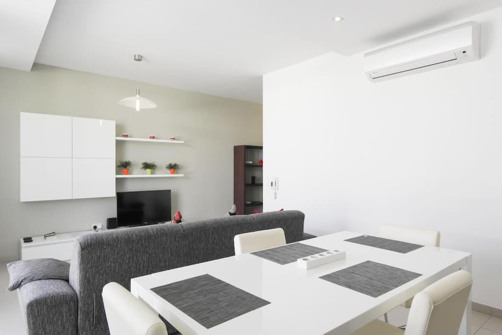 Ferienwohnung Modern Luxury Penthouse In Perfect Sliema Location Exterior foto